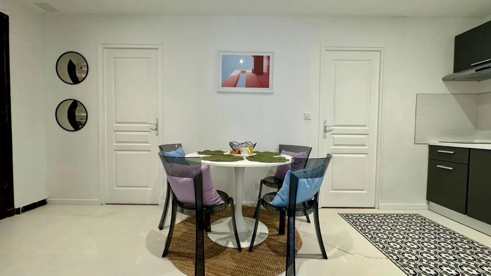 ליון Suite Alambra 0*,  צרפת